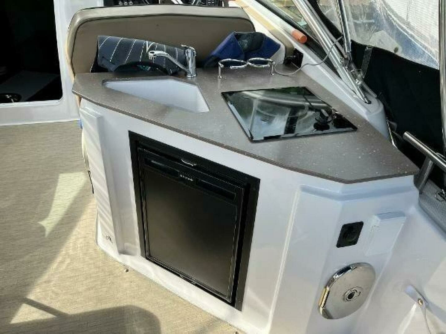 2016 Four Winns V255 25