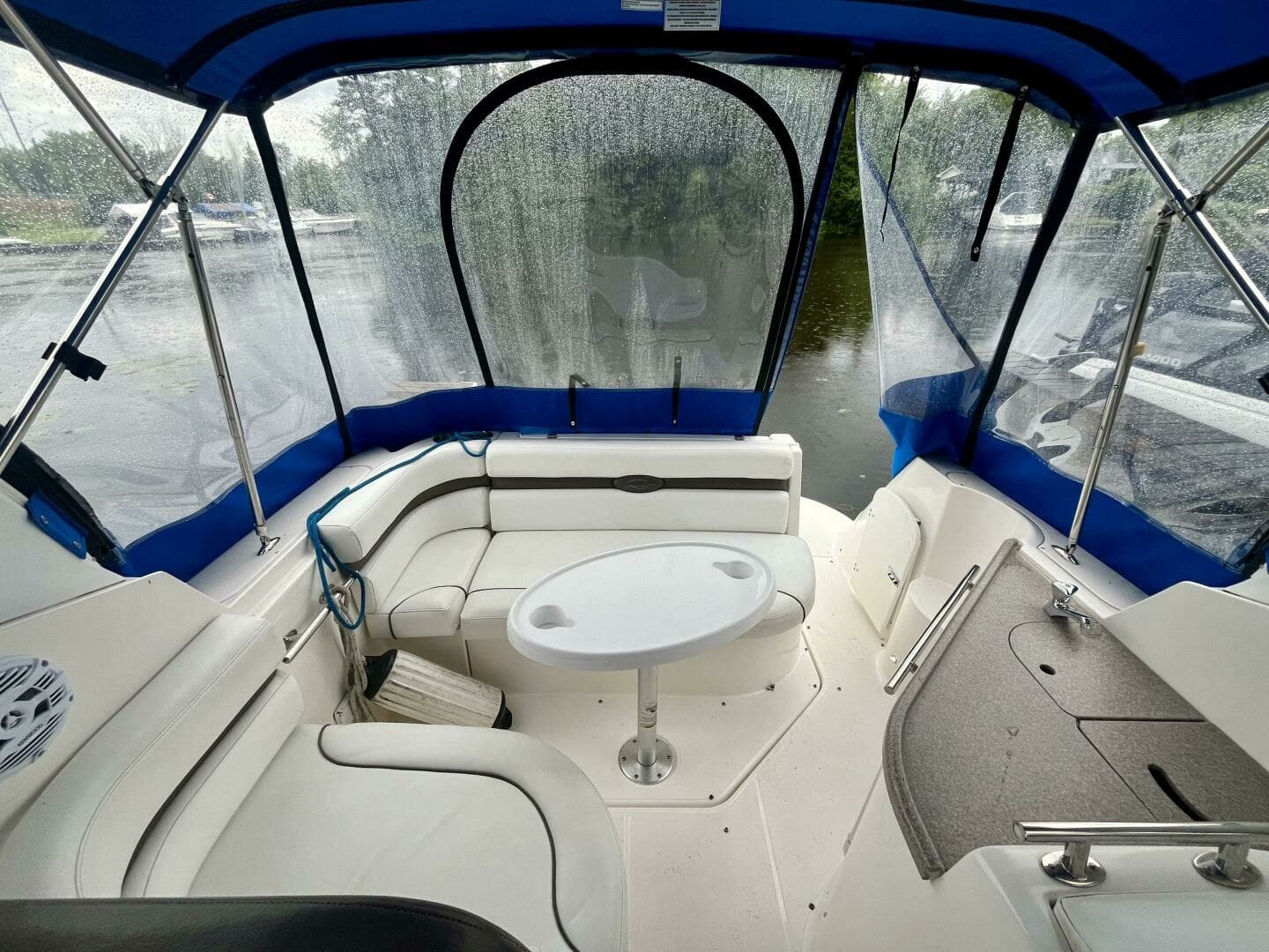 2009 Rinker 260 Express 26