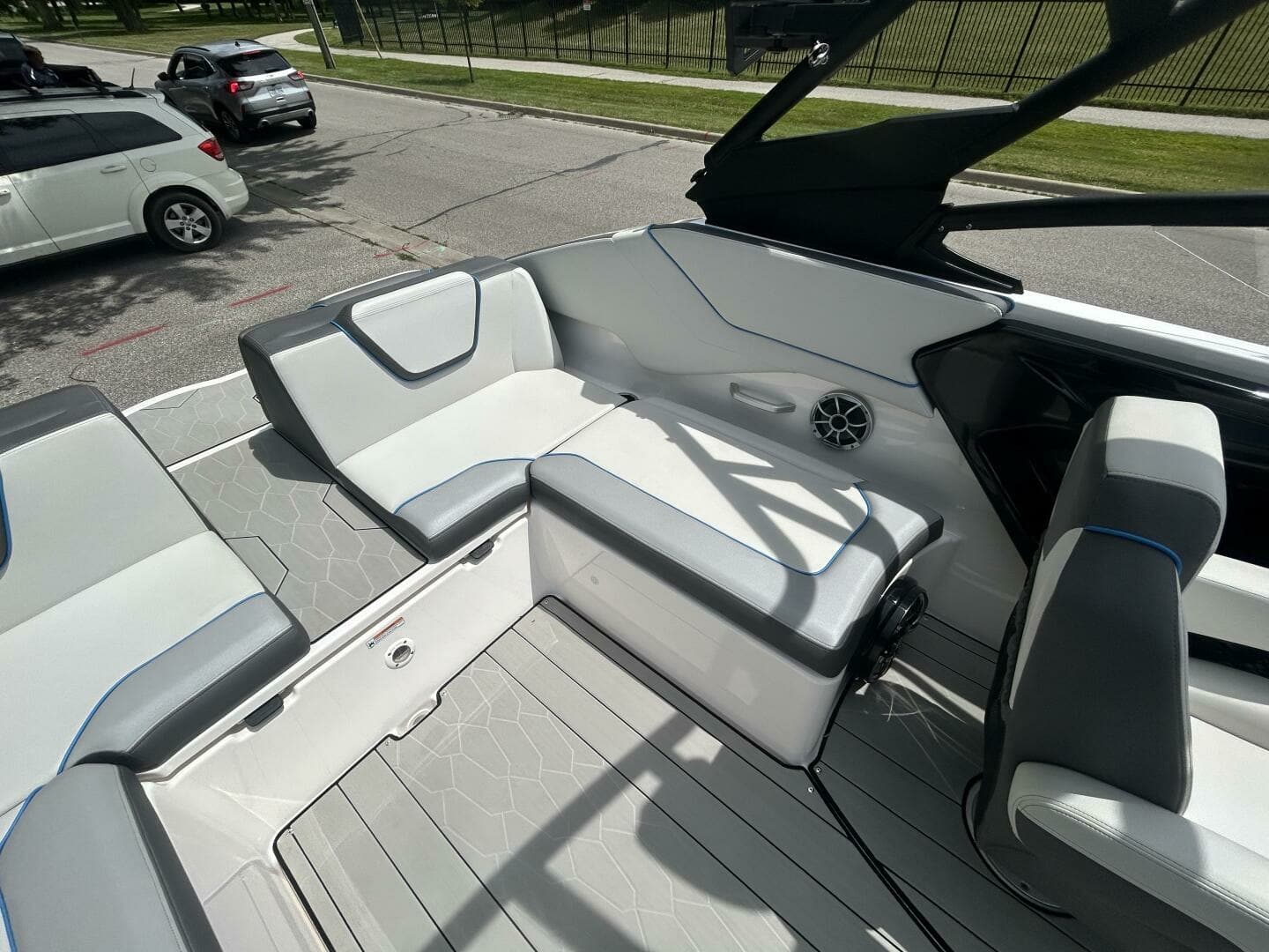 2021 Yamaha Boats 252 XE (Wake Edition) 25