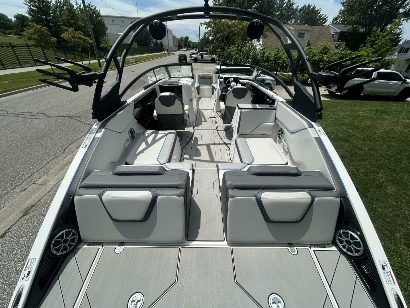 2021 Yamaha Boats 252 XE (Wake Edition) 25