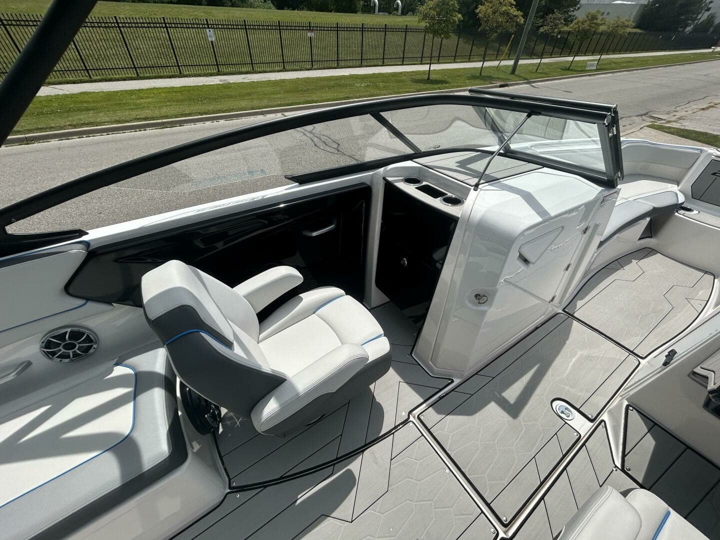 2021 Yamaha Boats 252 XE (Wake Edition) 25