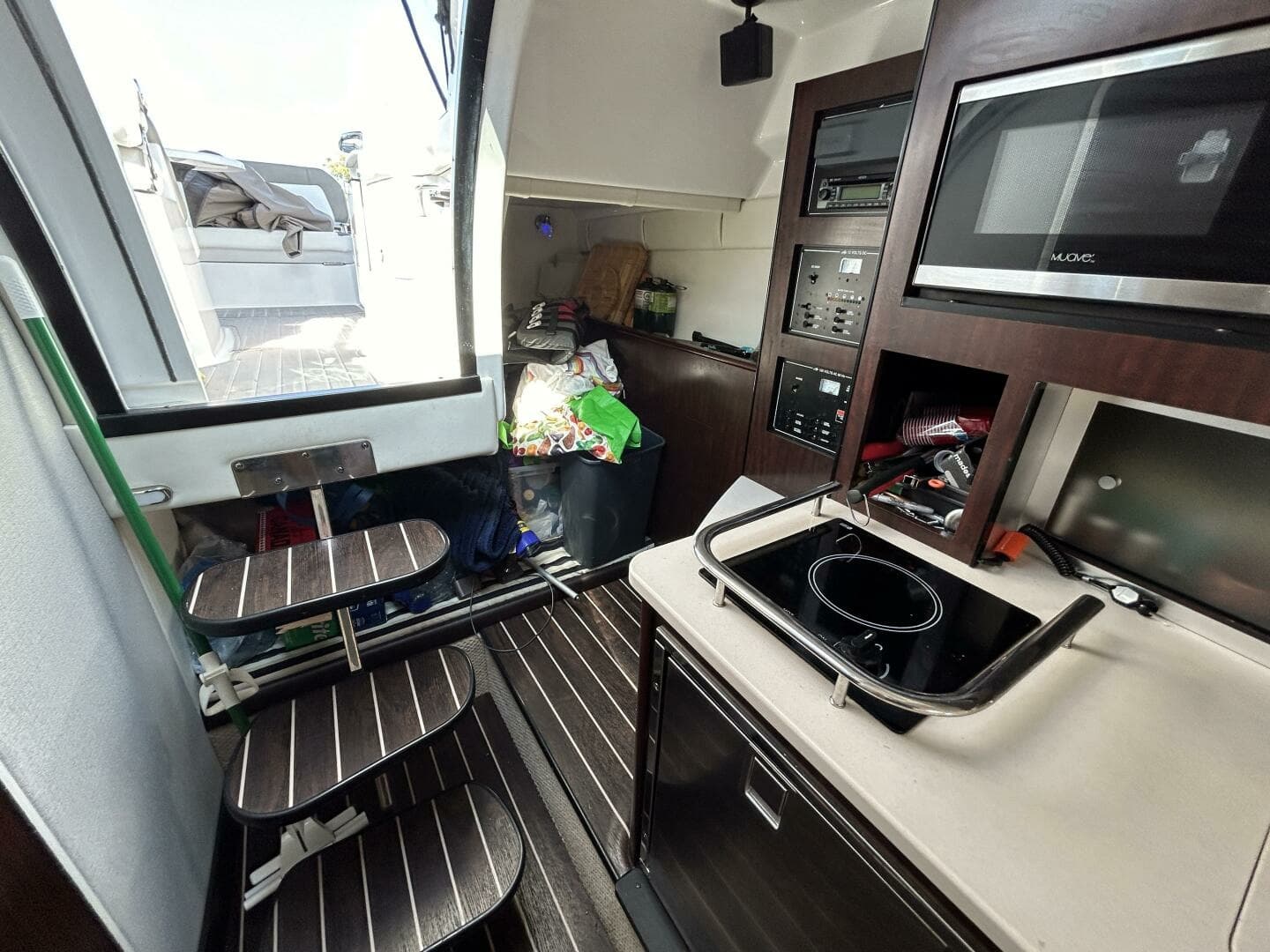 2018 Monterey 295 Sport Yacht 29