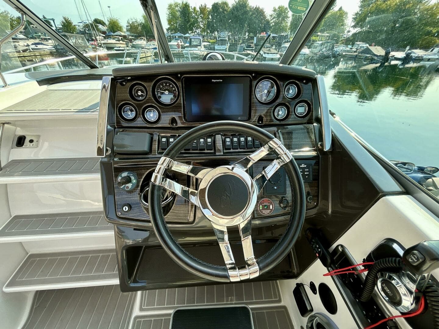 2018 Monterey 295 Sport Yacht 29