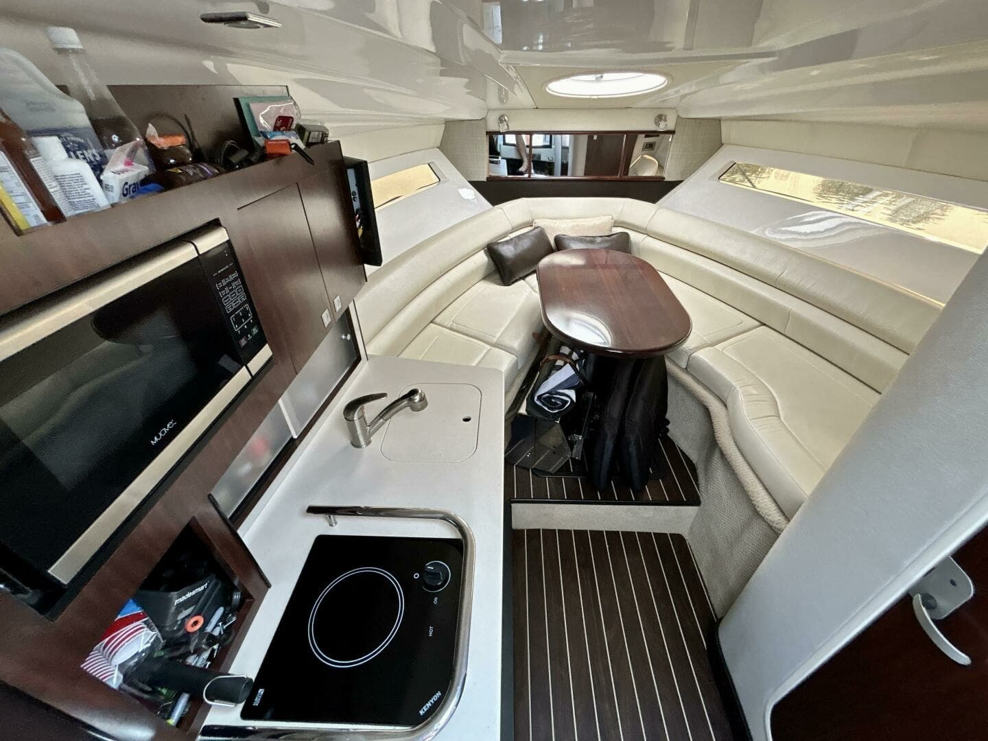 2018 Monterey 295 Sport Yacht 29