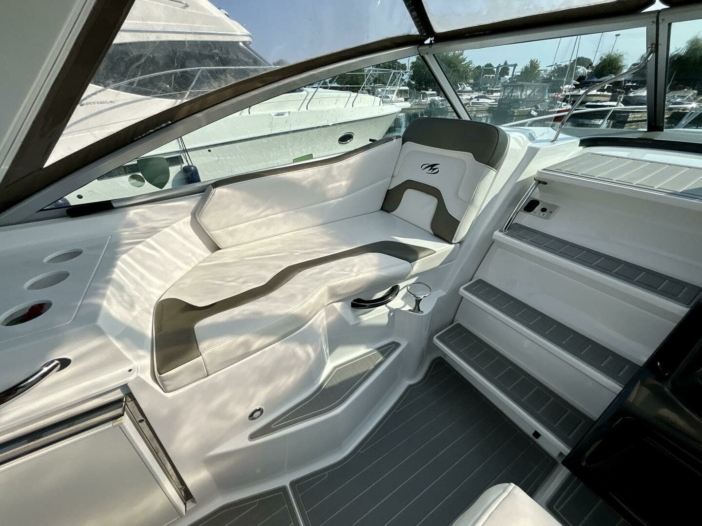 2018 Monterey 295 Sport Yacht 29