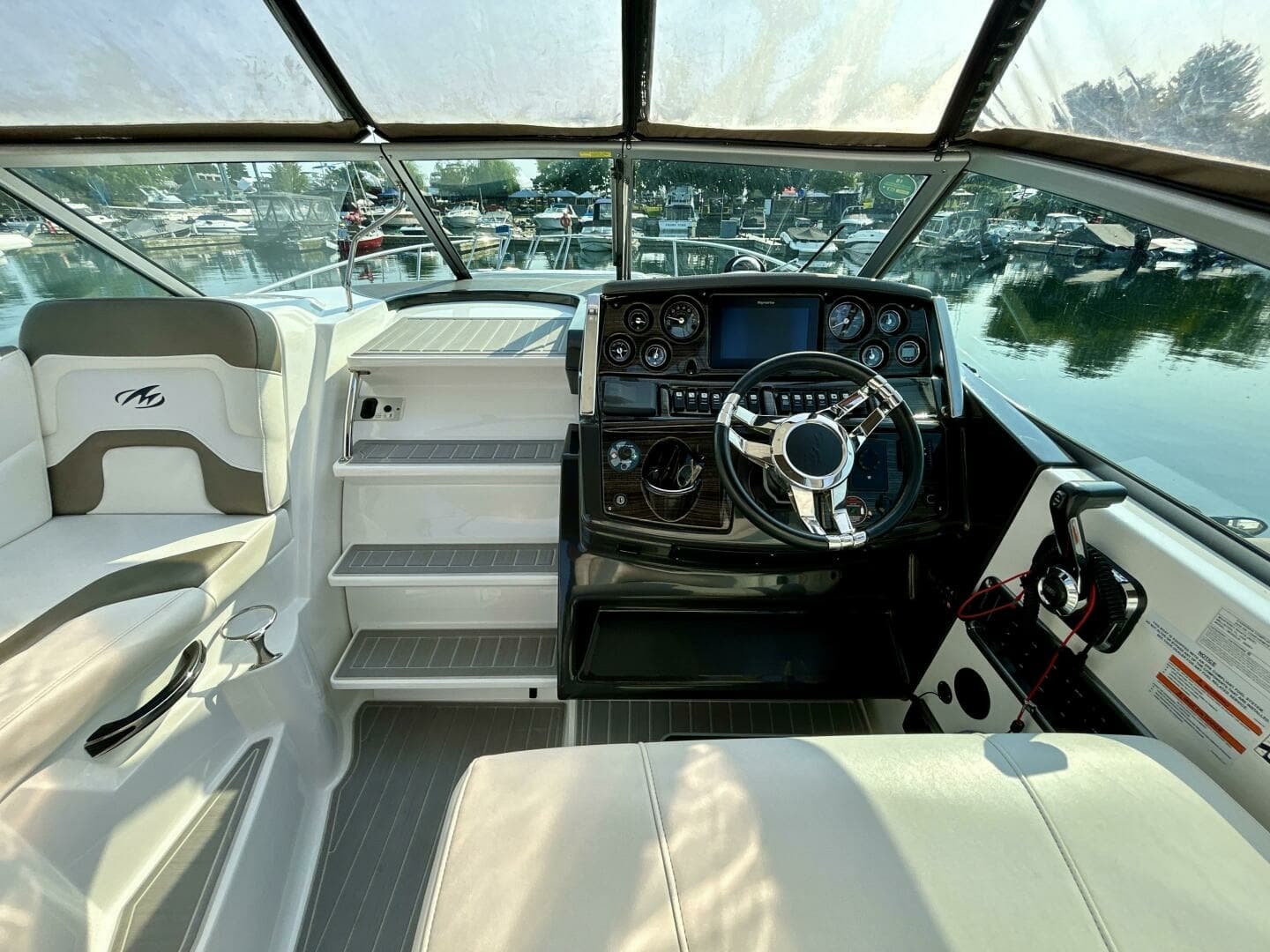 2018 Monterey 295 Sport Yacht 29
