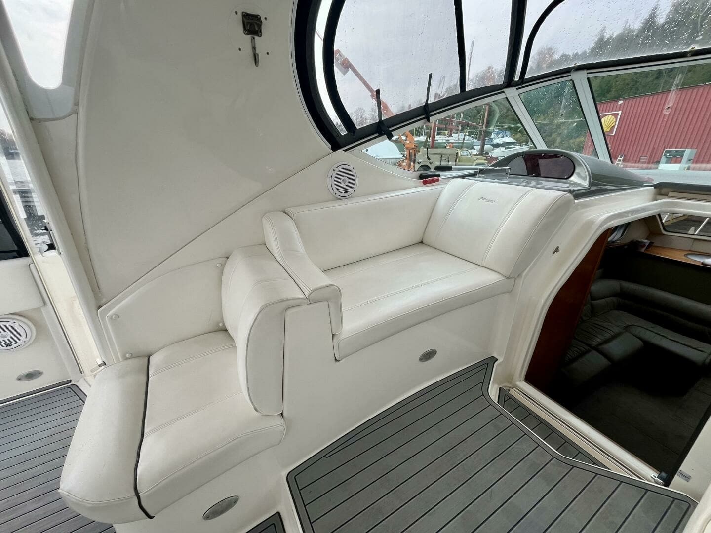 2005 Cruisers Yachts 405 Express Motor Yacht 40