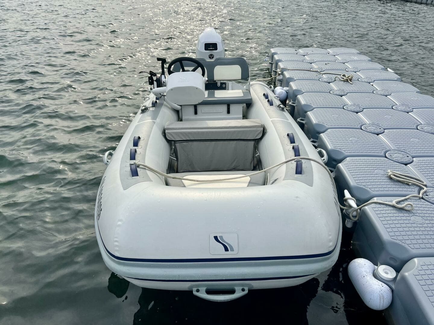 2005 Cruisers Yachts 405 Express Motor Yacht 40