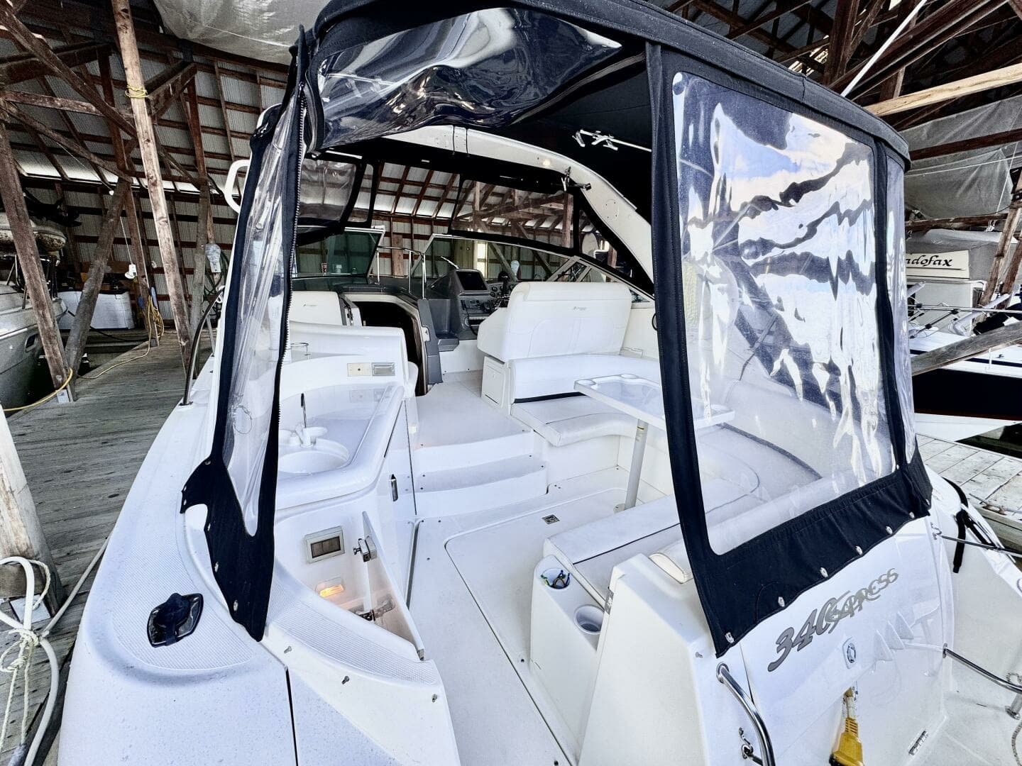2006 Cruisers Yachts 340 Express 34