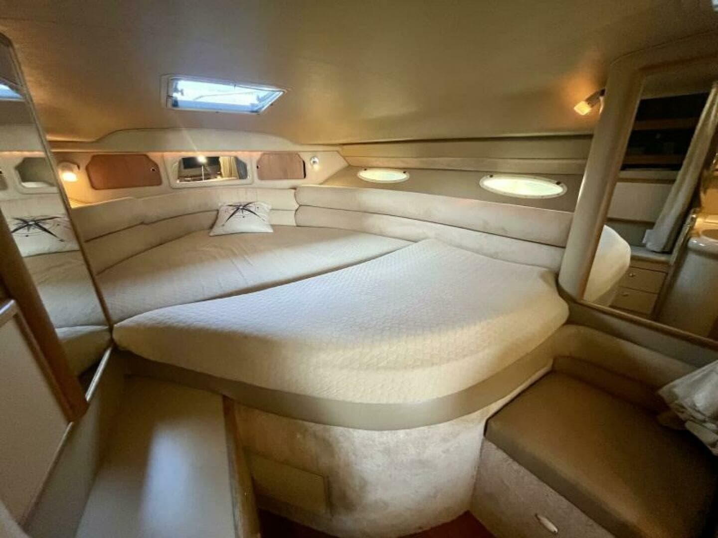 1999 Sea Ray 330 Sundancer 33