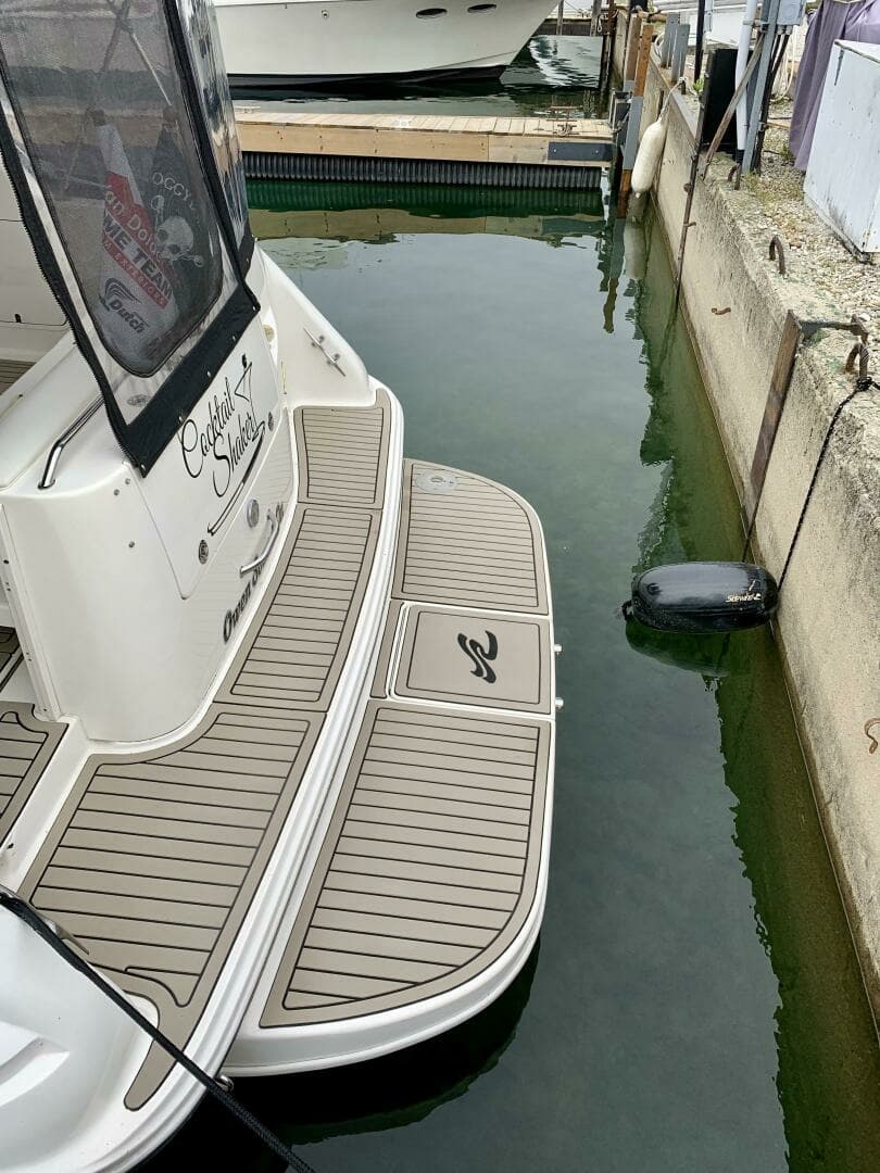 1999 Sea Ray 330 Sundancer 33