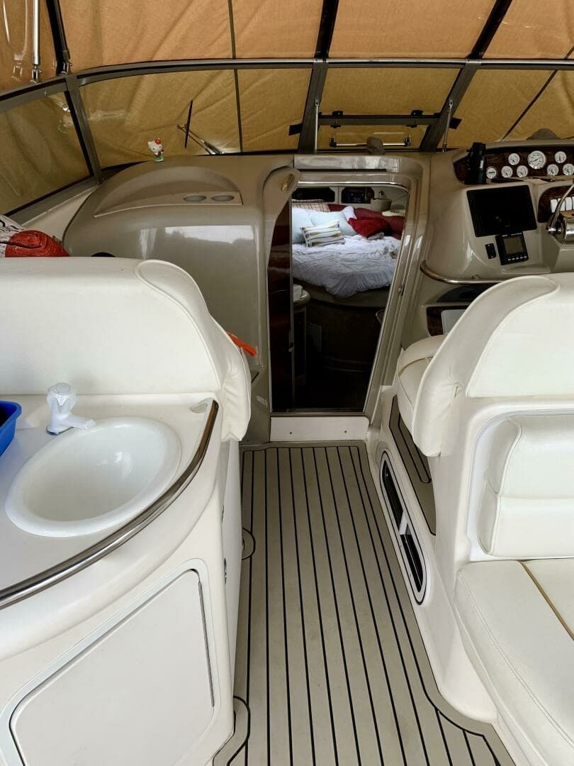 1999 Sea Ray 330 Sundancer 33