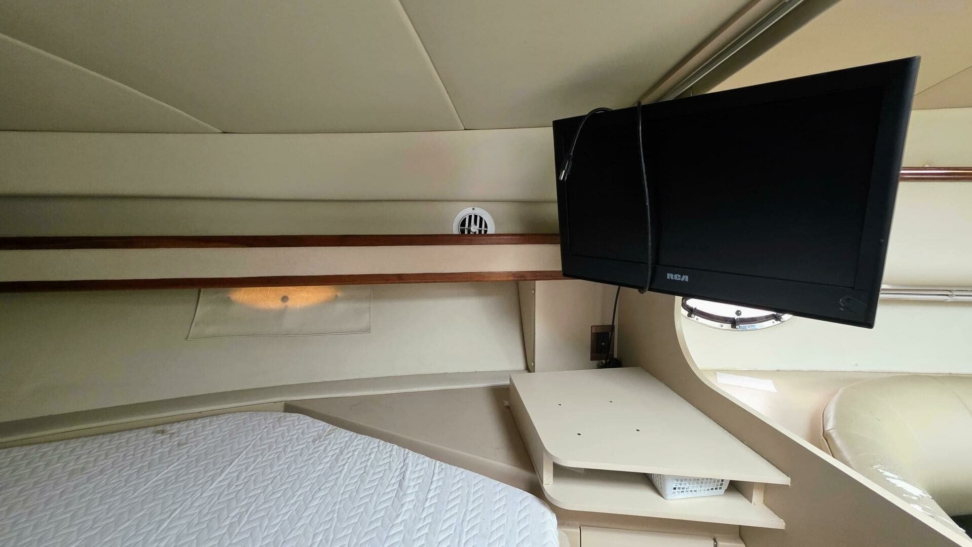 1999 Cruisers Yachts 3375 Esprit 33