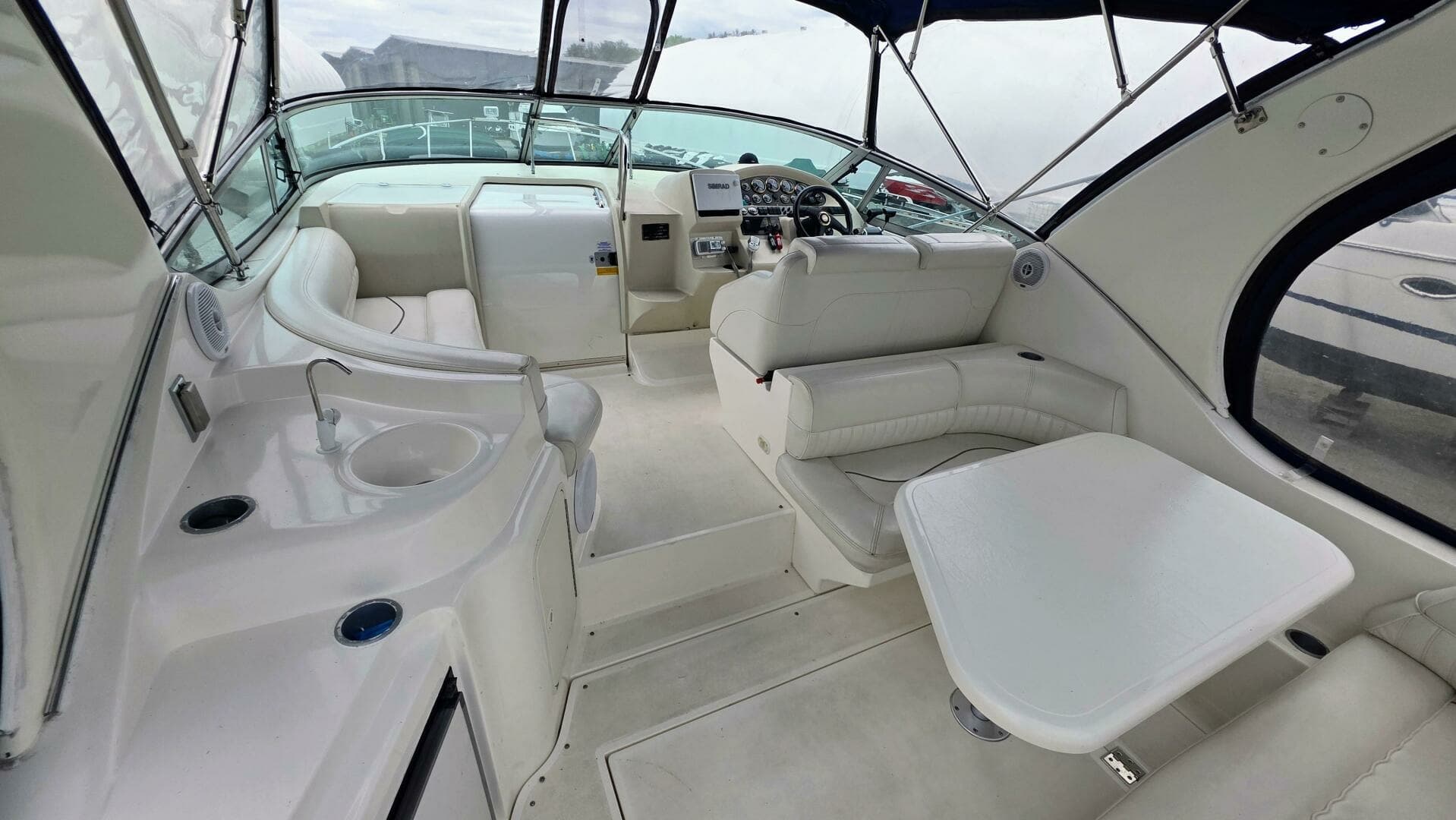 1999 Cruisers Yachts 3375 Esprit 33
