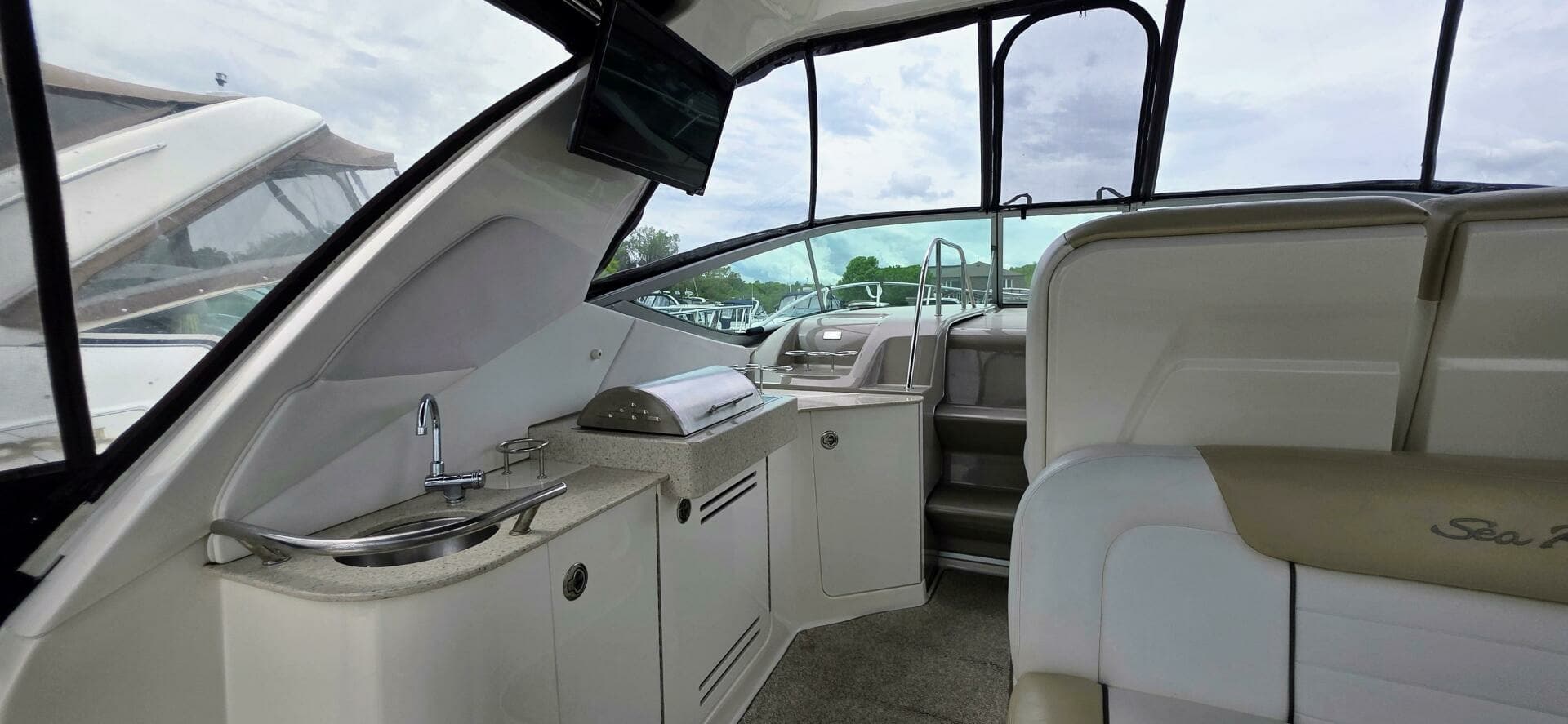 2009 Sea Ray 310 Sundancer 31