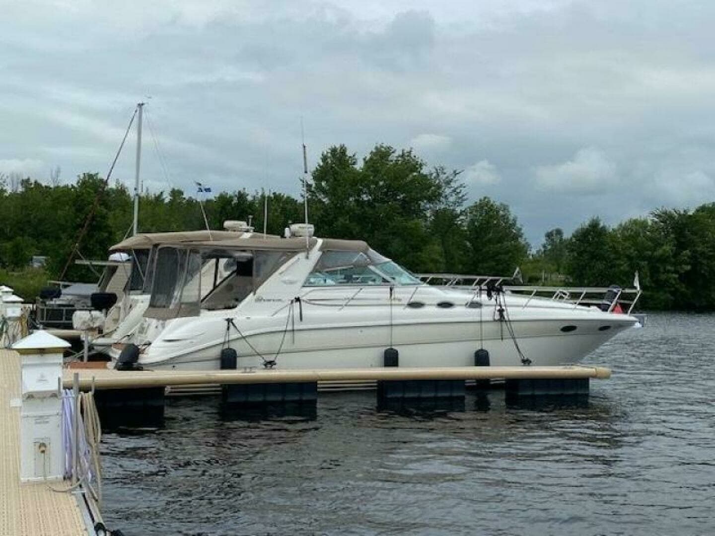 1995 Sea Ray 370 Sundancer 37