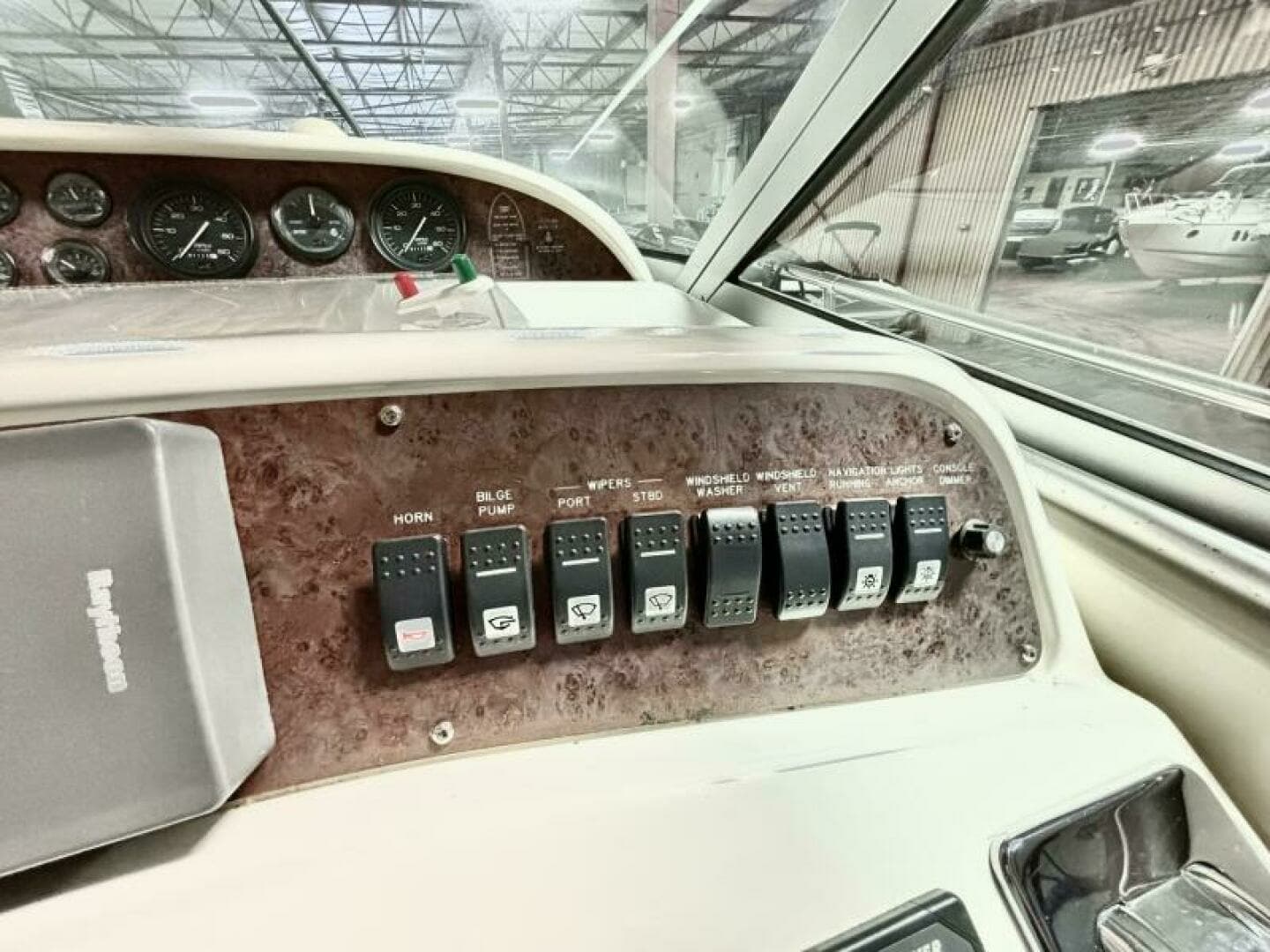 1995 Sea Ray 370 Sundancer 37