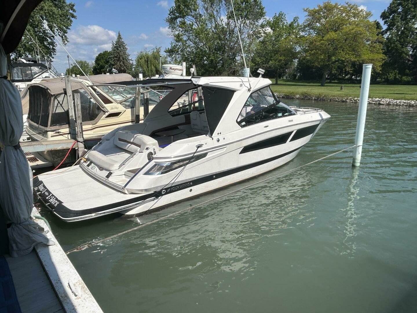 2017 Four Winns H350 35