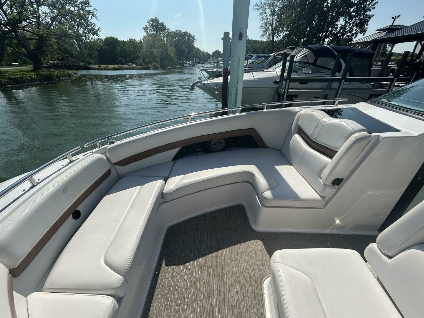 2017 Four Winns H350 35
