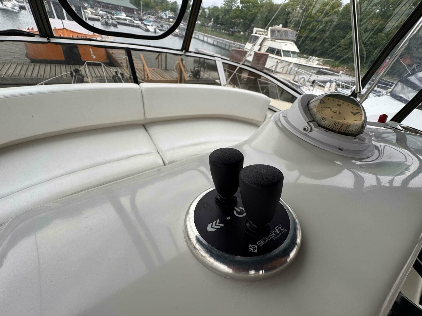 1997 Silverton 352 Motor Yacht 35