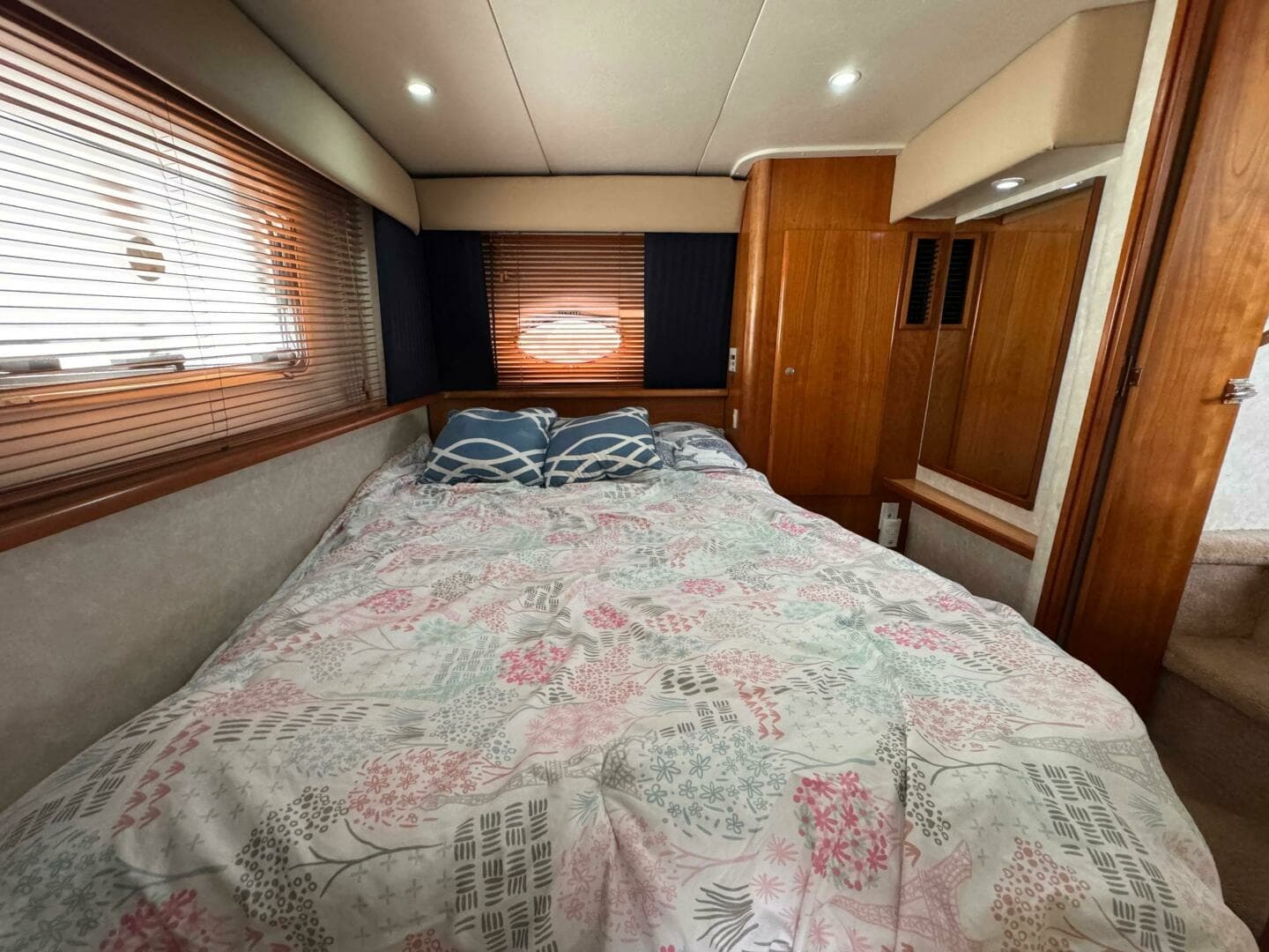 1997 Silverton 352 Motor Yacht 35