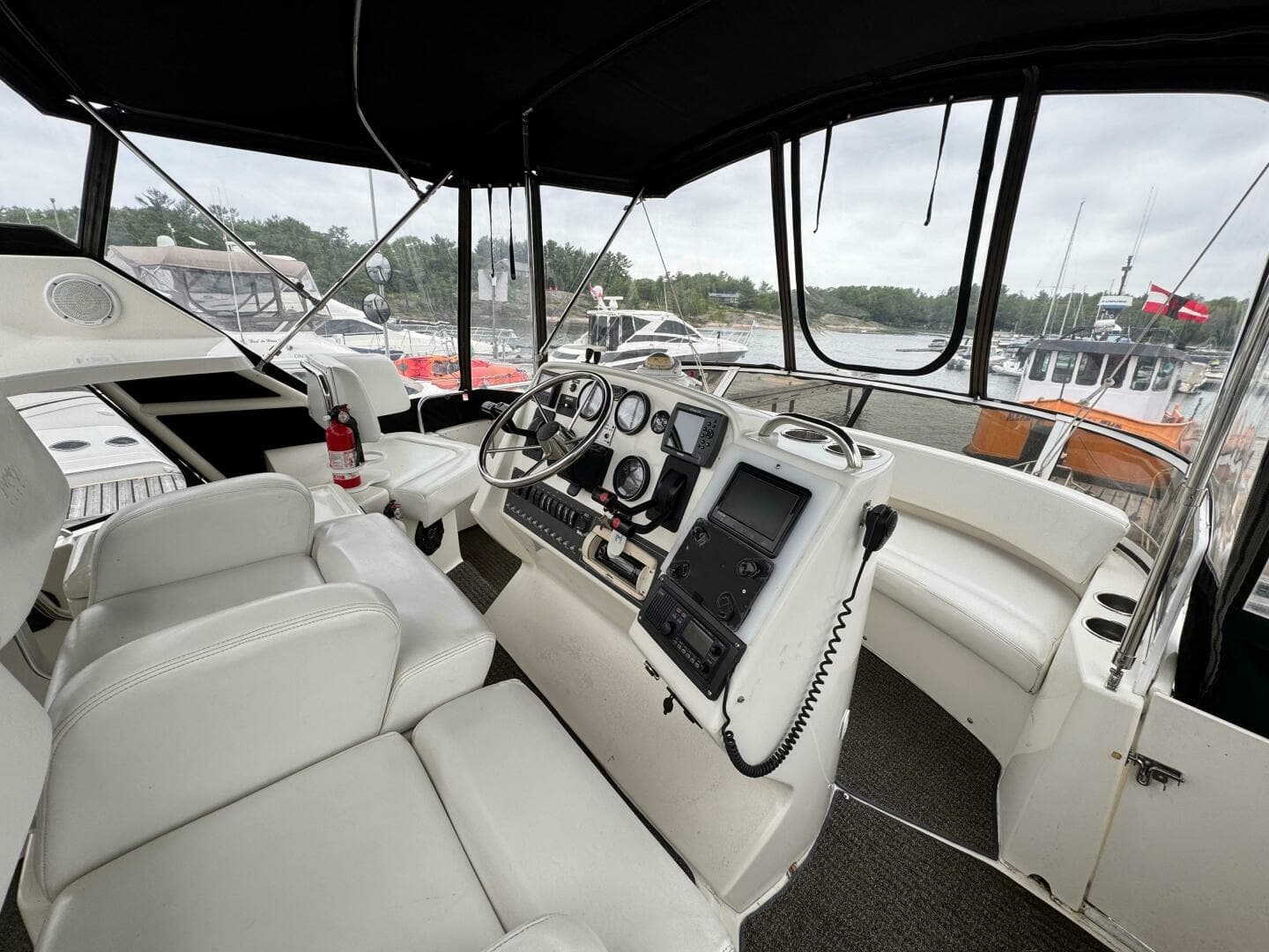 1997 Silverton 352 Motor Yacht 35