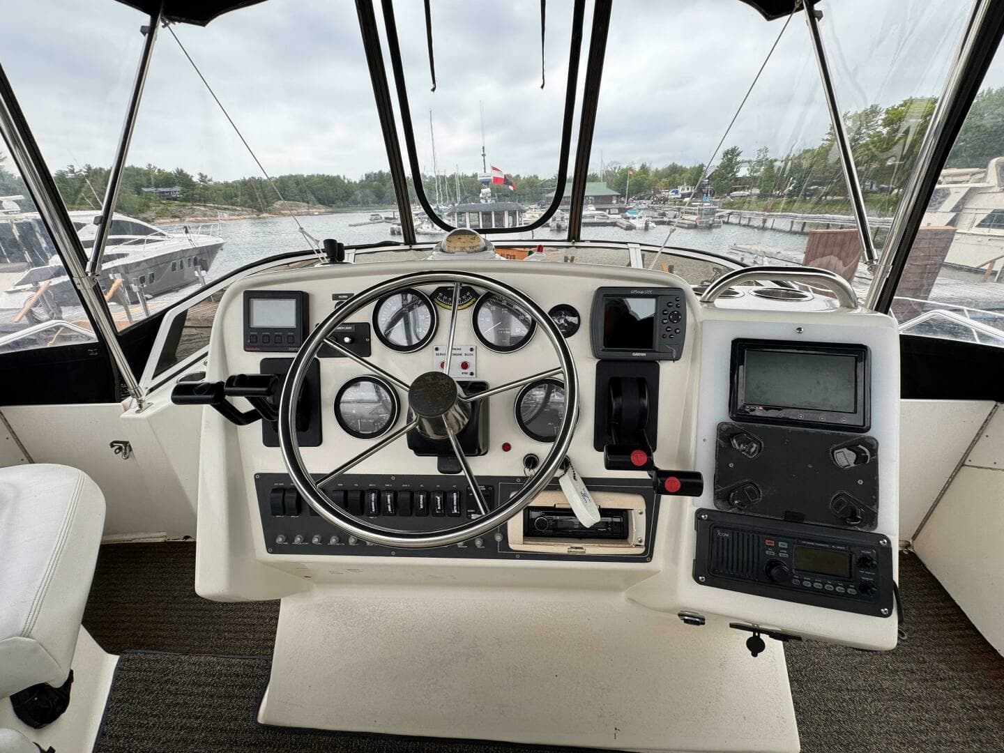 1997 Silverton 352 Motor Yacht 35