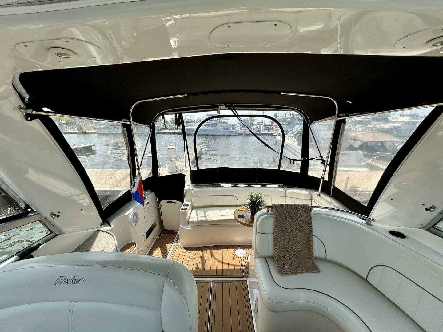 2003 Rinker 310 Fiesta Vee 31