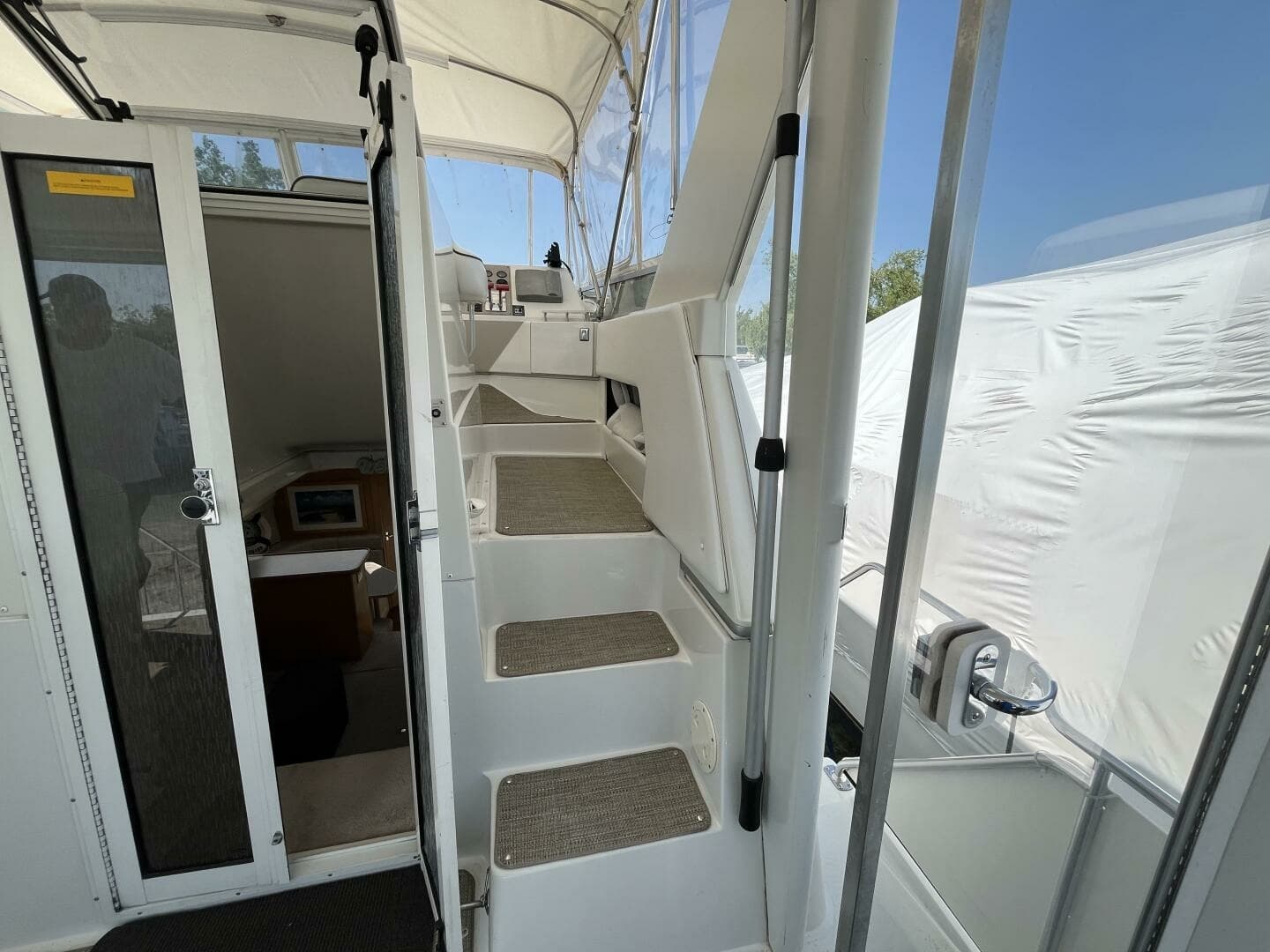 1996 Carver 370 Aft Cabin 37