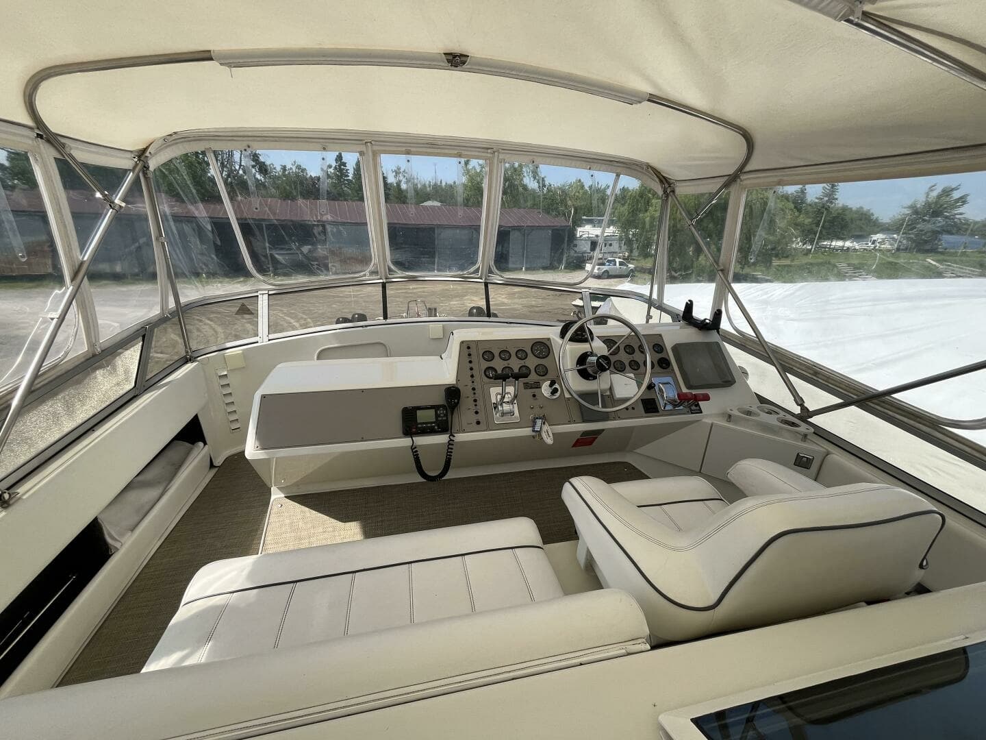 1996 Carver 370 Aft Cabin 37