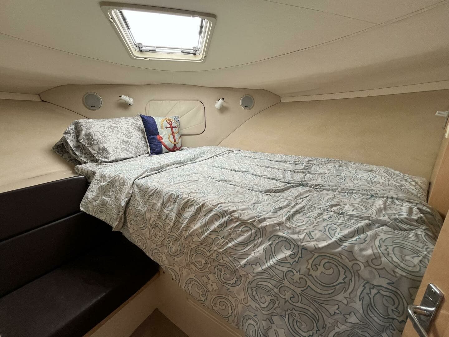 1996 Carver 370 Aft Cabin 37