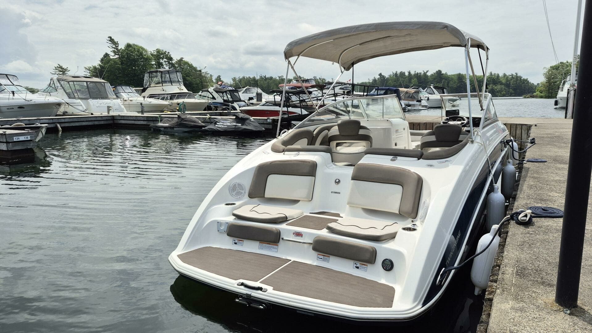2012 Yamaha Boats 242 Limited 24