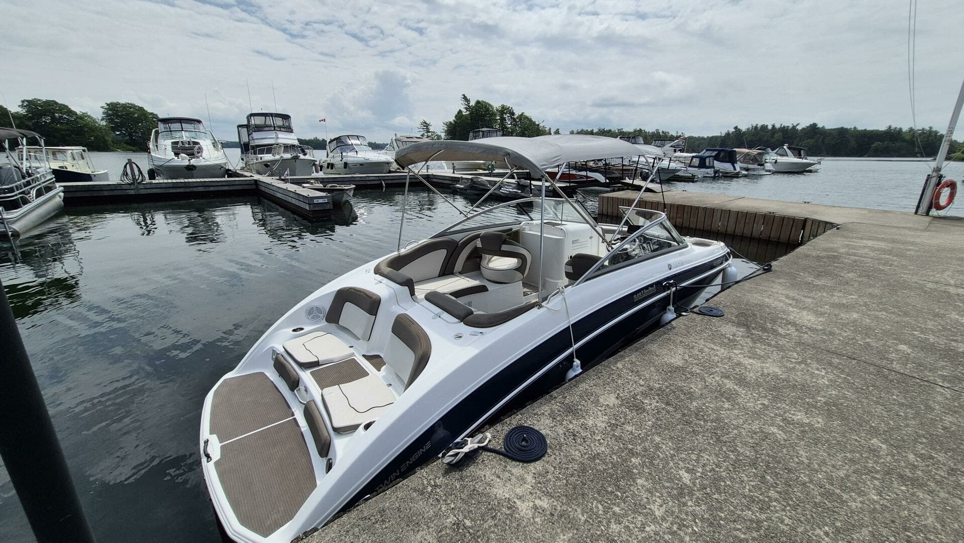 2012 Yamaha Boats 242 Limited 24