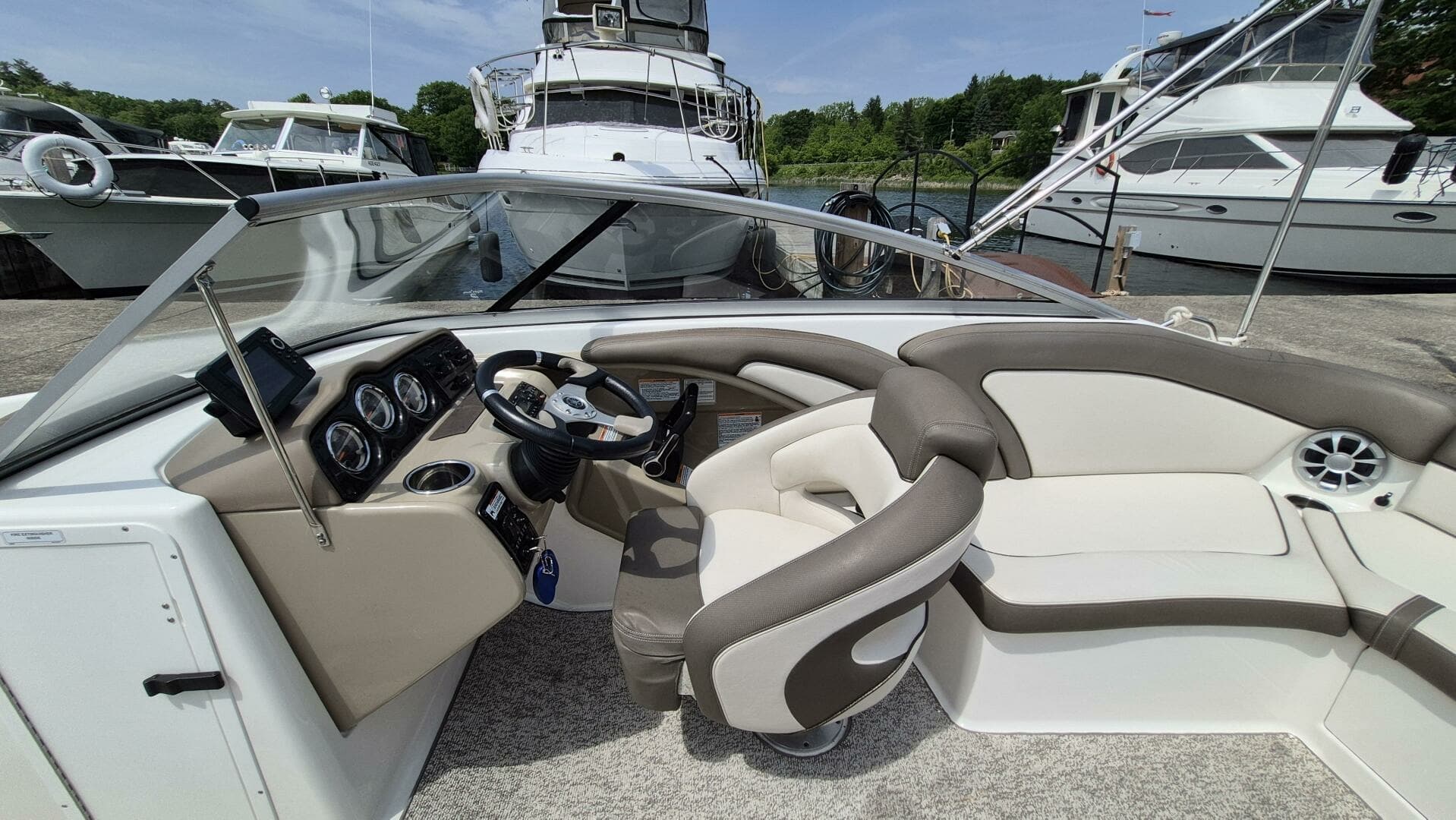 2012 Yamaha Boats 242 Limited 24