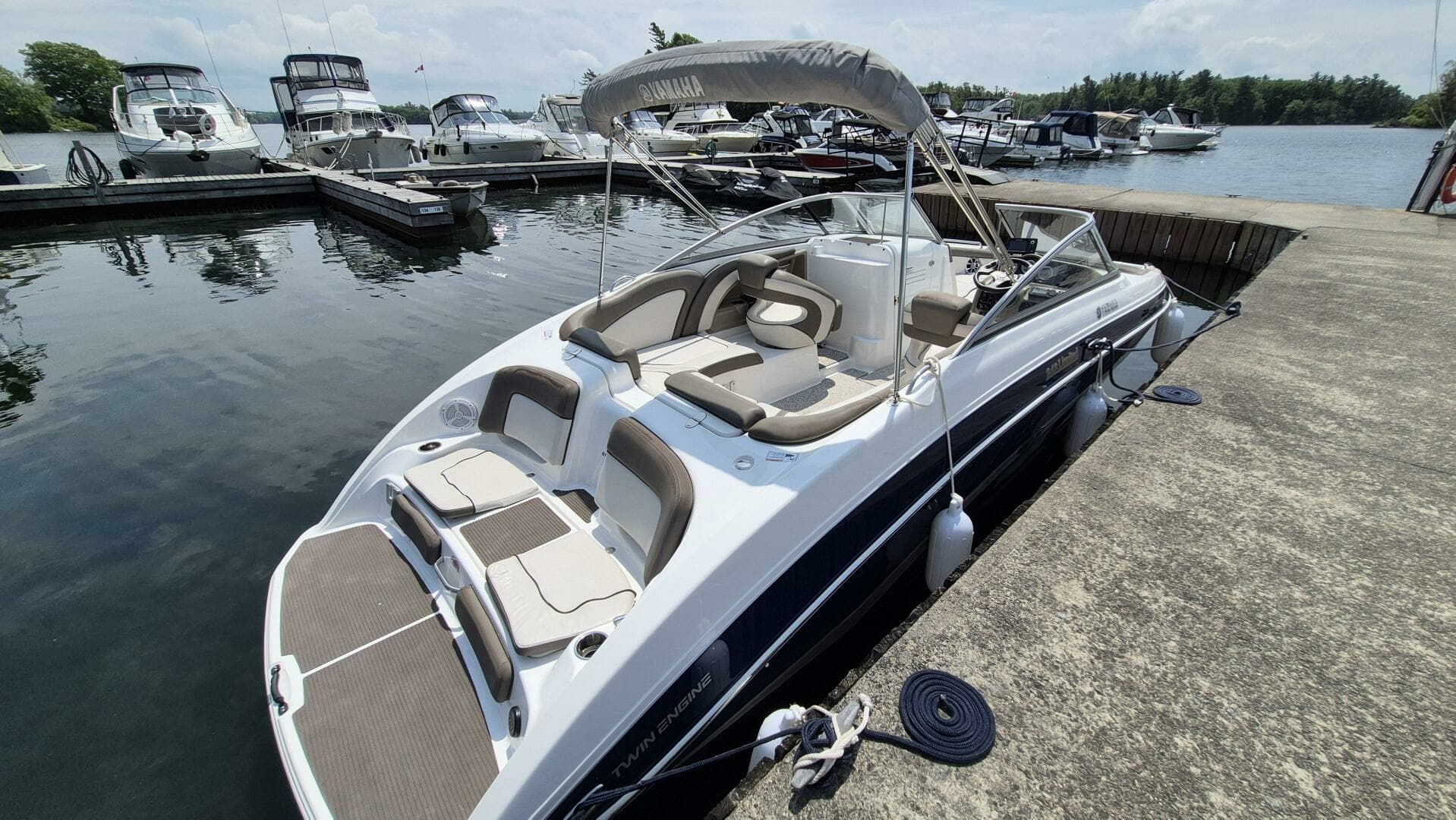 2012 Yamaha Boats 242 Limited 24