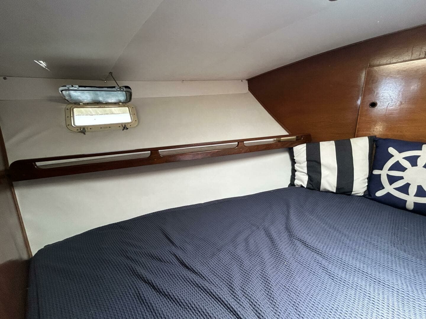 1984 Hatteras 36 Convertible 36