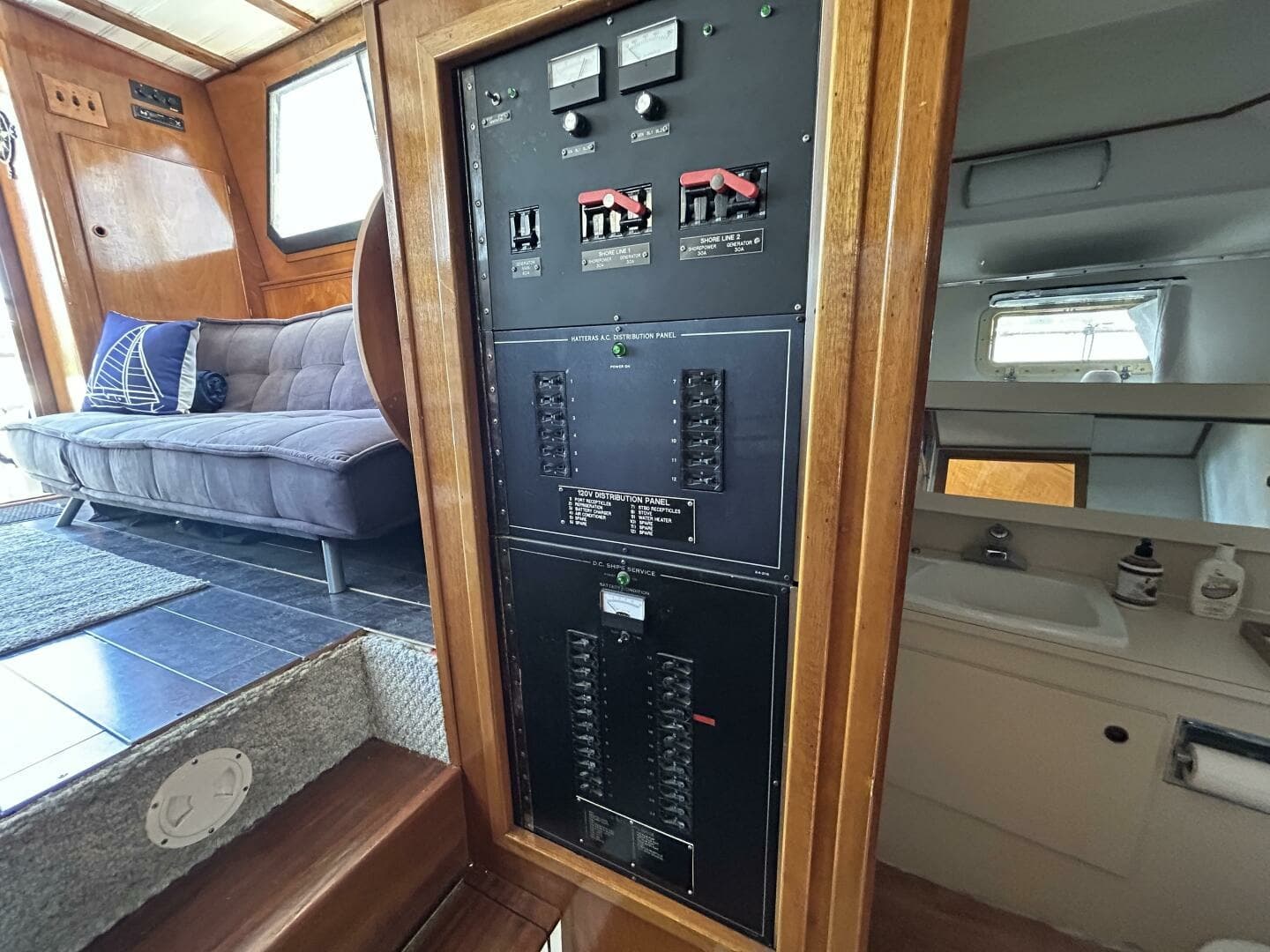 1984 Hatteras 36 Convertible 36