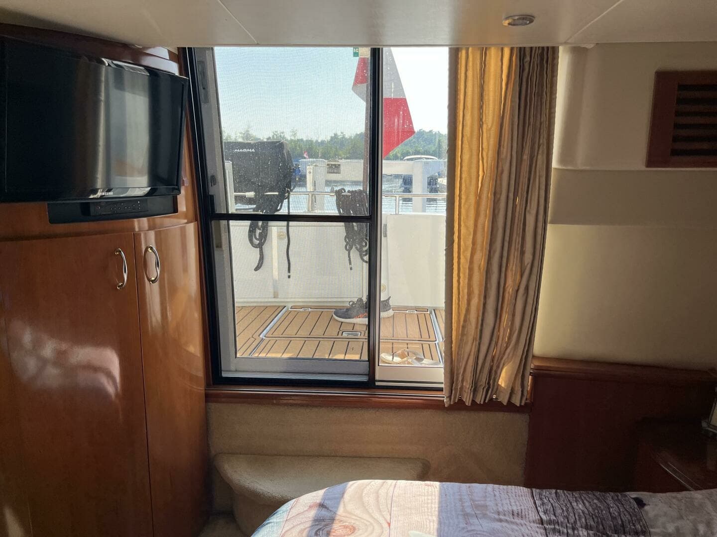 2003 Carver 444 Cockpit Motor Yacht 44