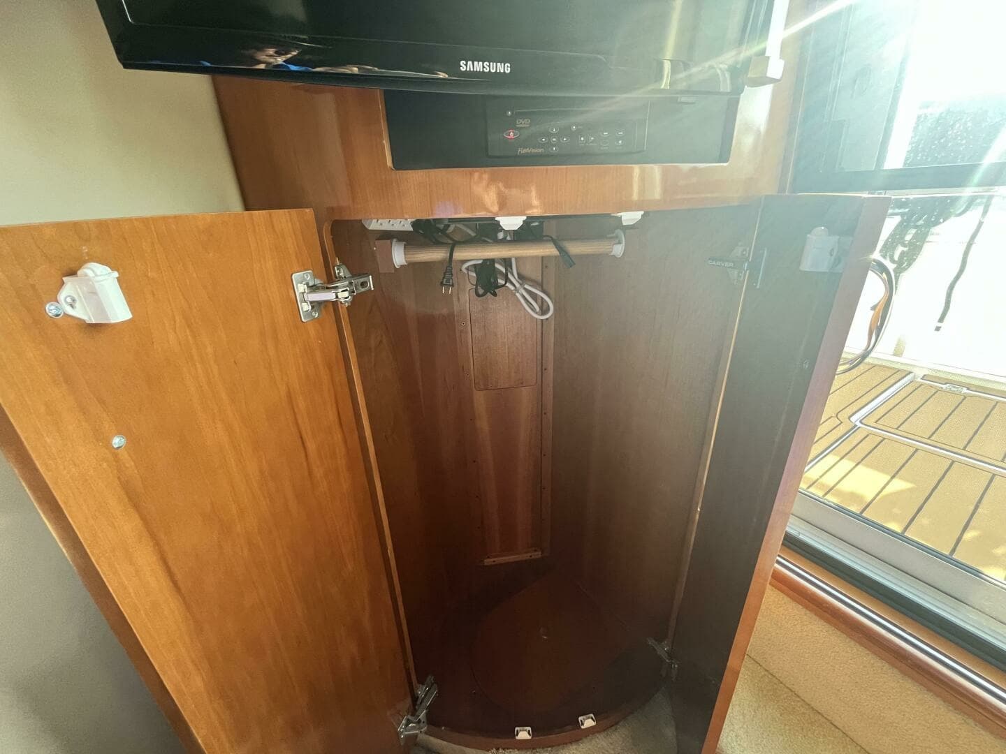2003 Carver 444 Cockpit Motor Yacht 44