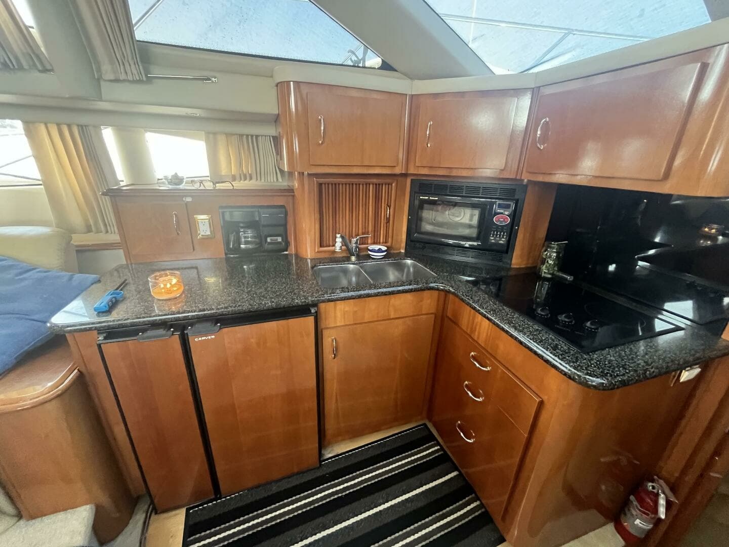2003 Carver 444 Cockpit Motor Yacht 44