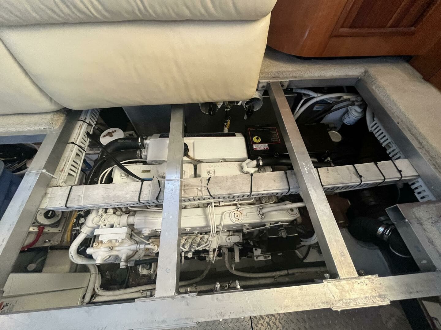 2003 Carver 444 Cockpit Motor Yacht 44