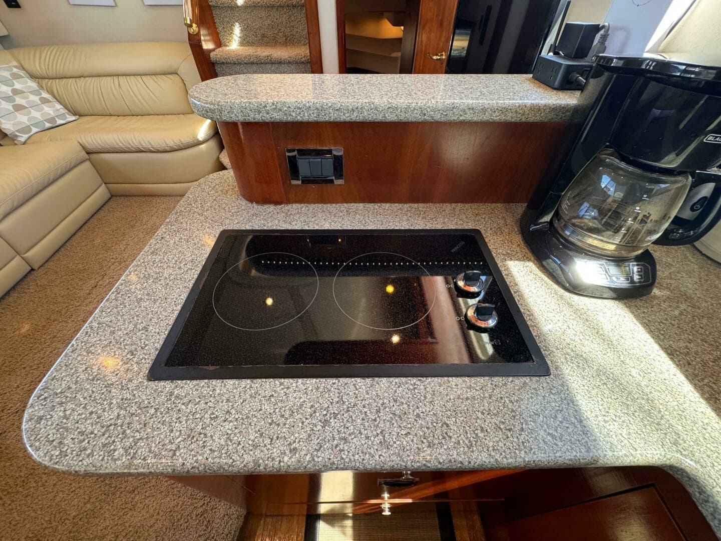 2002 Cruisers Yachts 4450 Express Motor Yacht 45