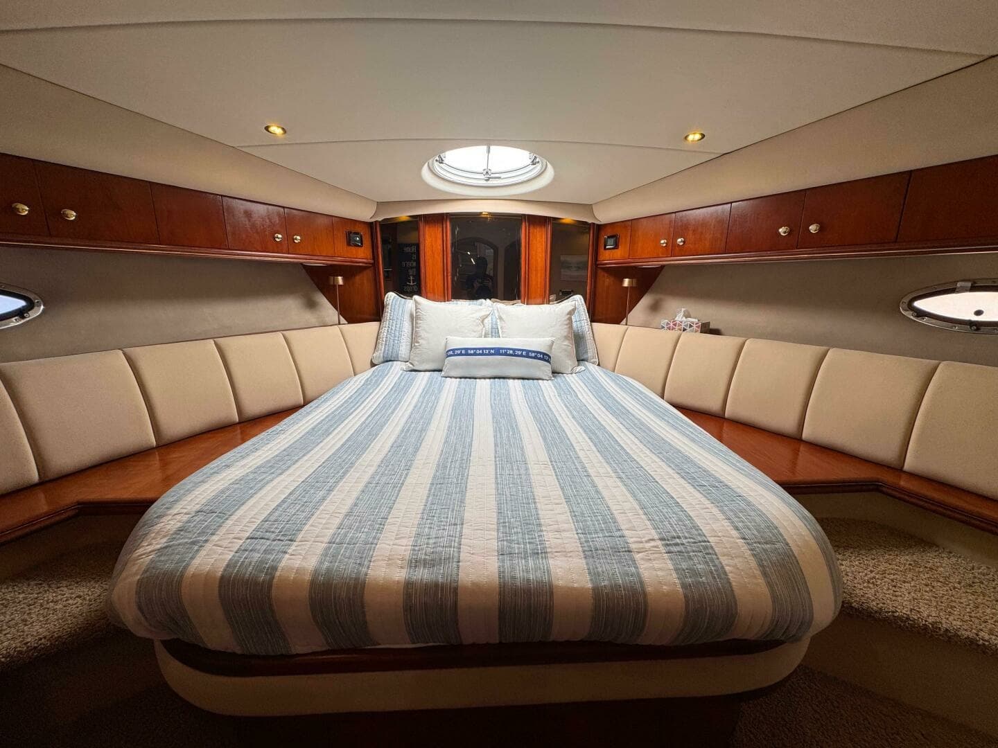 2002 Cruisers Yachts 4450 Express Motor Yacht 45