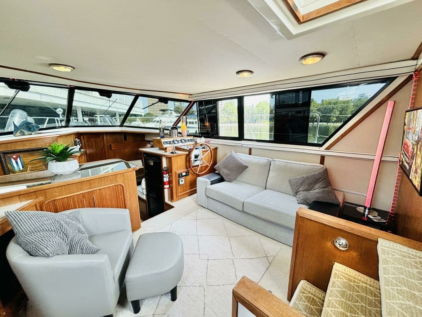 1988 Carver 3807 AFT CABIN 38