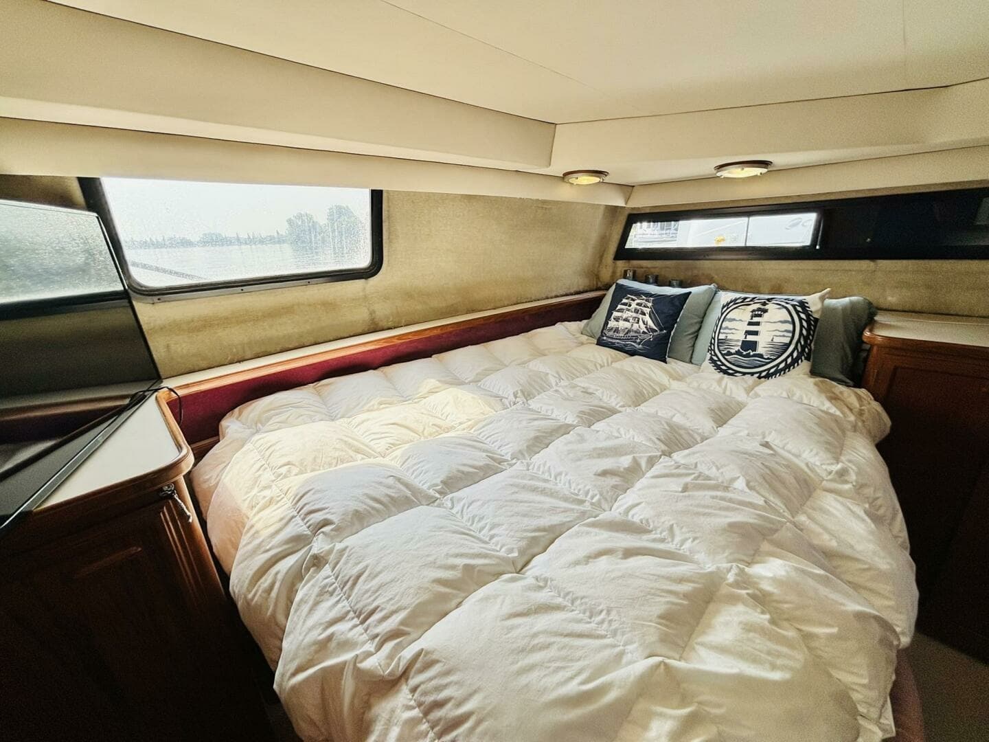 1988 Carver 3807 AFT CABIN 38