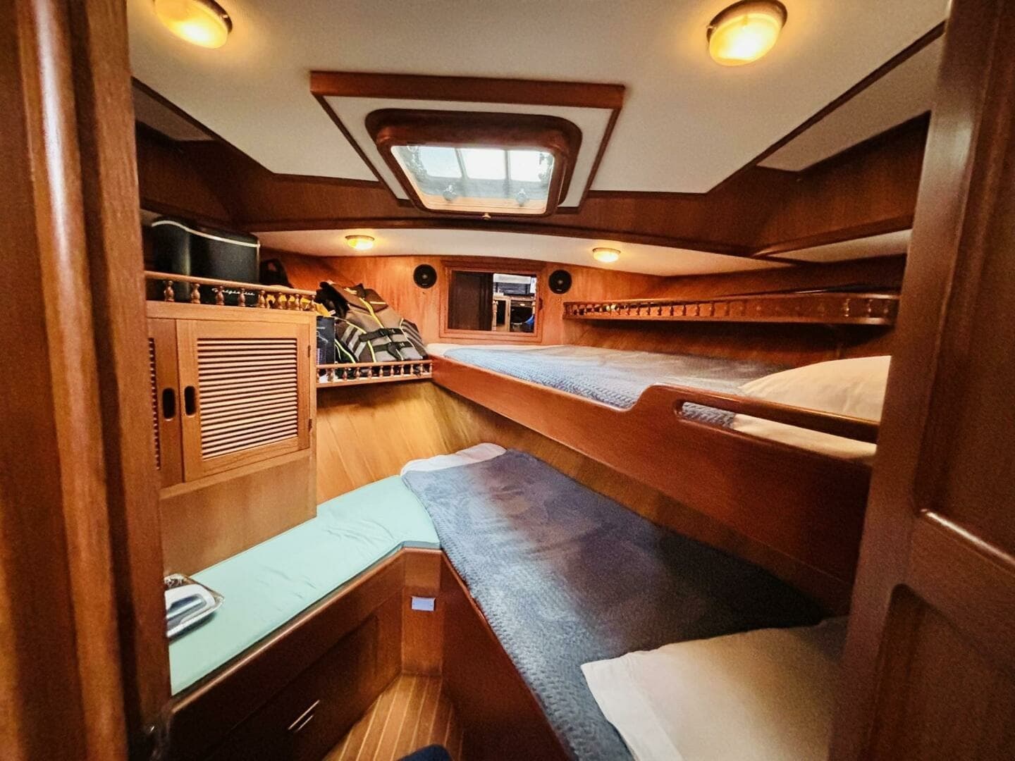 1987 President 35 AFT CABIN 35