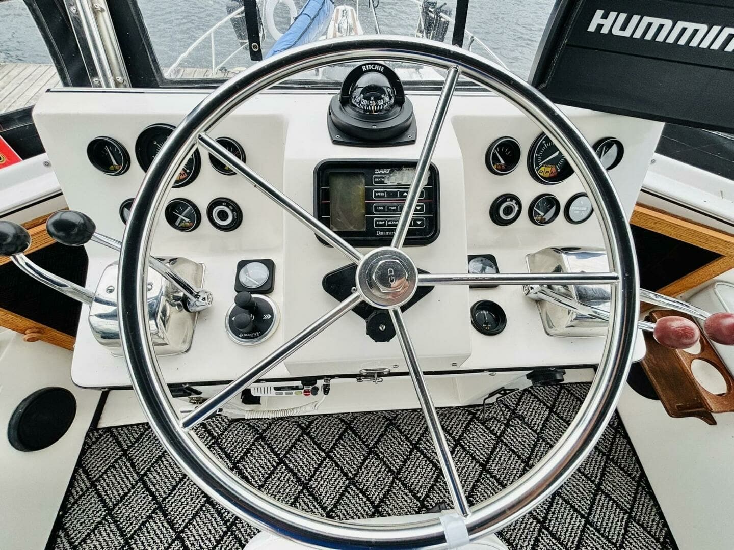 1987 President 35 AFT CABIN 35
