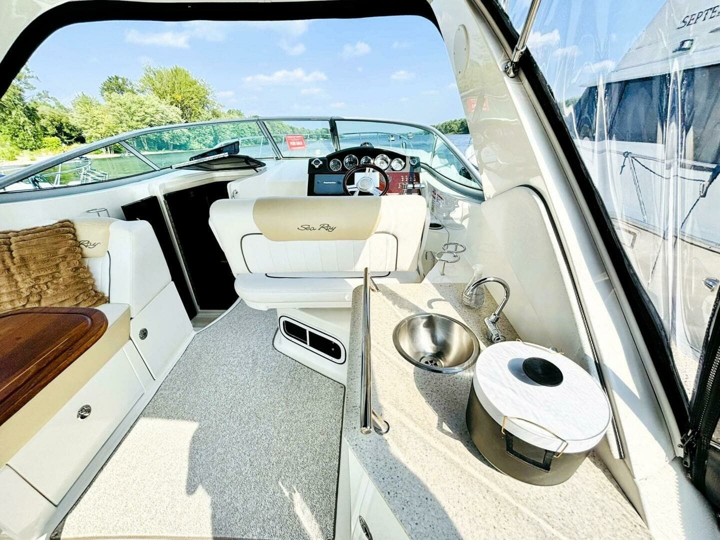 2010 Sea Ray 310 SUNDANCER 31