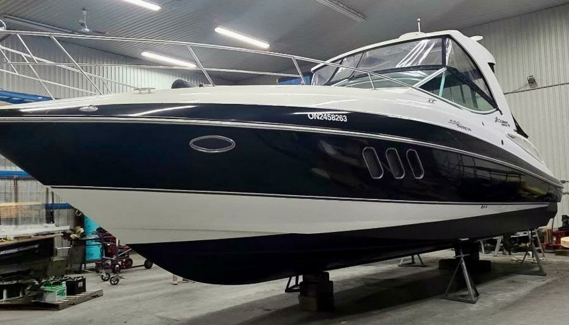 2011 Cruisers Yachts 330 Express 33