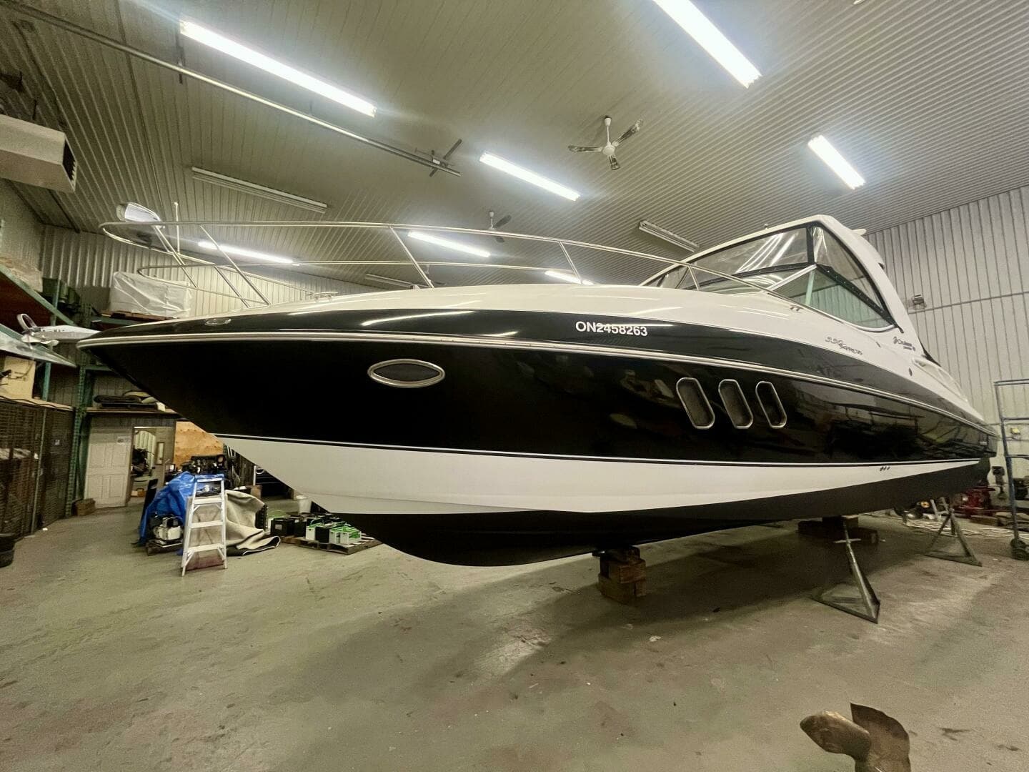 2011 Cruisers Yachts 330 Express 33